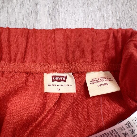 Levi’s Women’s 1X NWT Plus Size Red Drawing Cotton Blend Jogger Sweatpants New - Picture 2 of 4